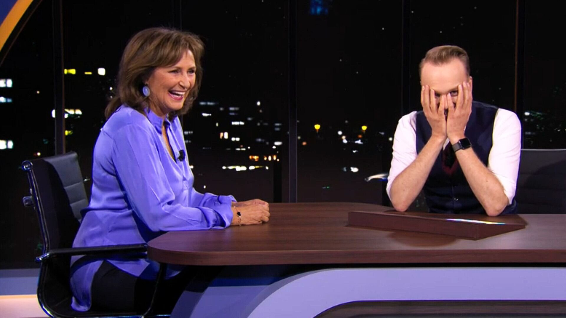 De Avondshow met Arjen Lubach S2022 E55 – Bike Bulletin, Astrid Joosten