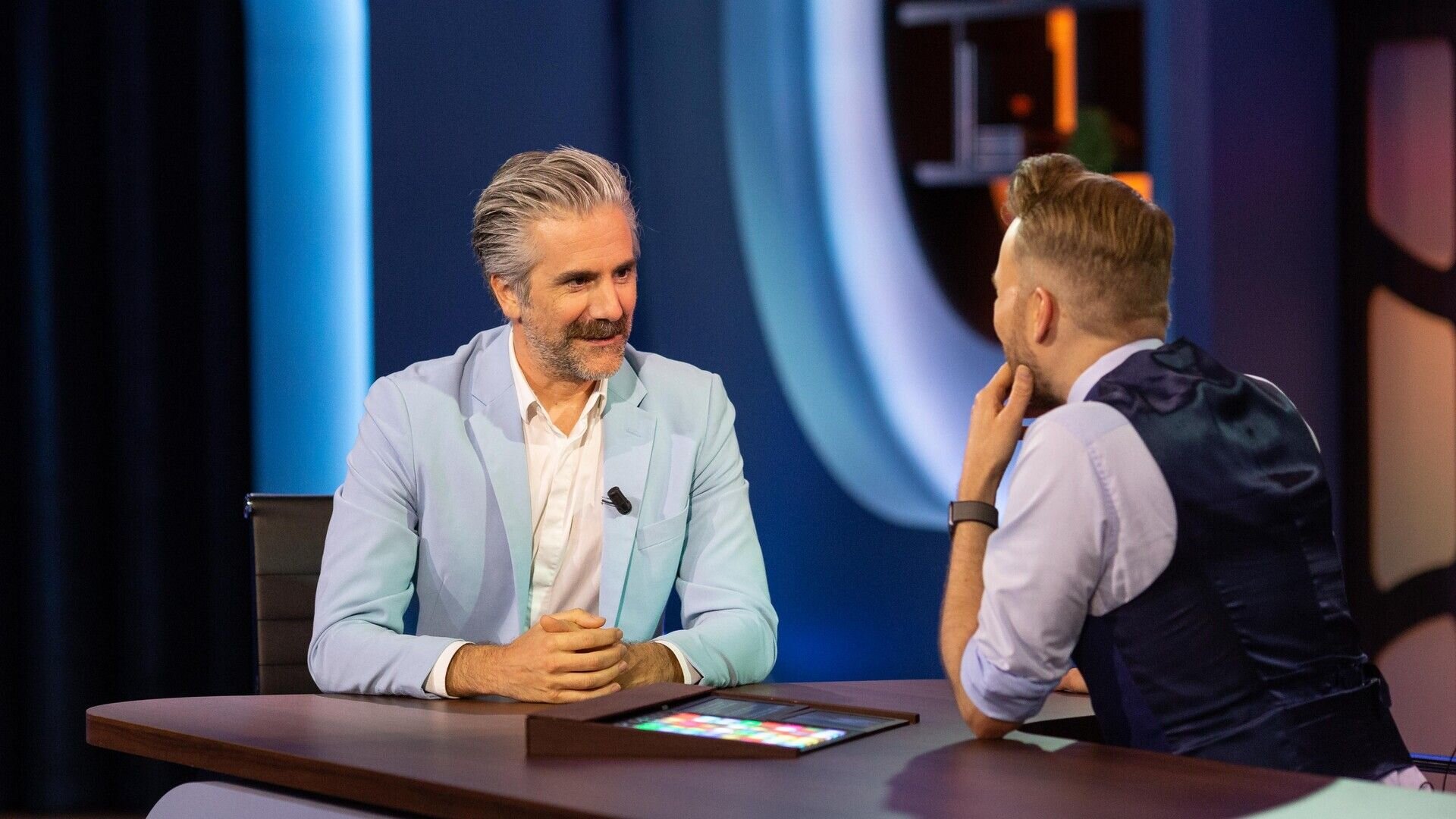 De Avondshow met Arjen Lubach S2022 E70 – Te veel kleding, Jeroom Snelders
