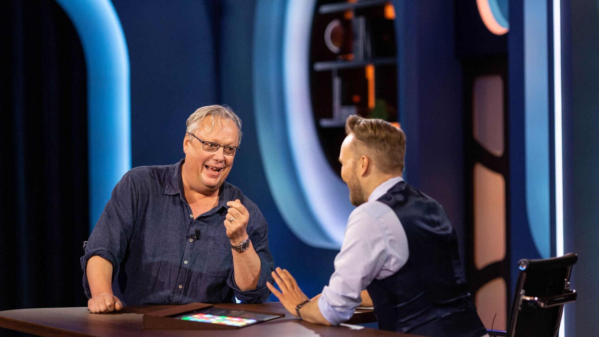 De Avondshow met Arjen Lubach S2022 E74 – Ransomware, Jonas Jonasson