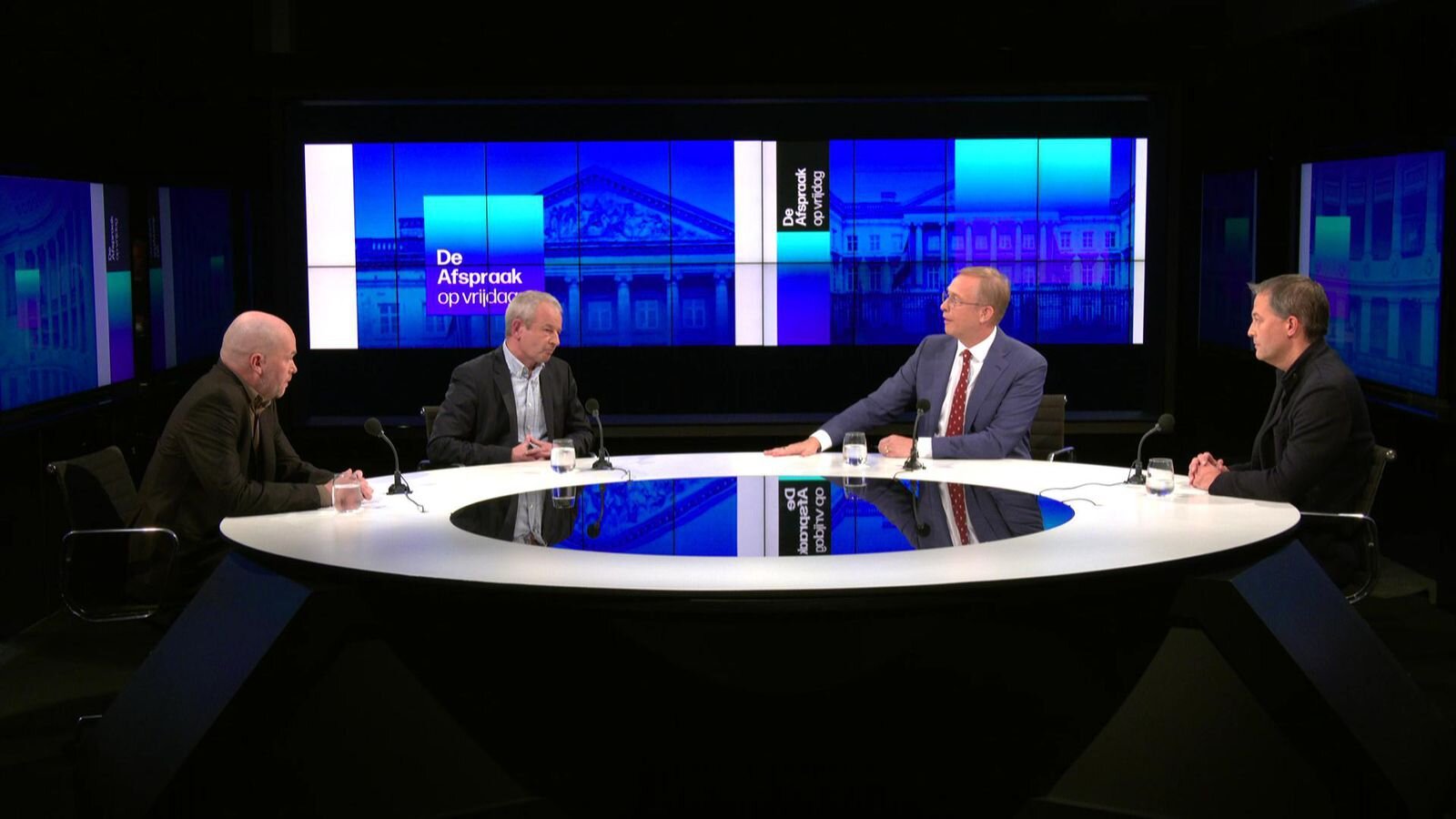 De Afspraak op vrijdag S2022 E29 – Moet partijfinanciering ingeperkt worden?