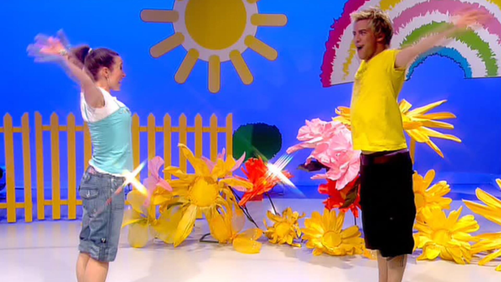 Milkshake! Music Box S1 E20 – Ring A Ring O Roses