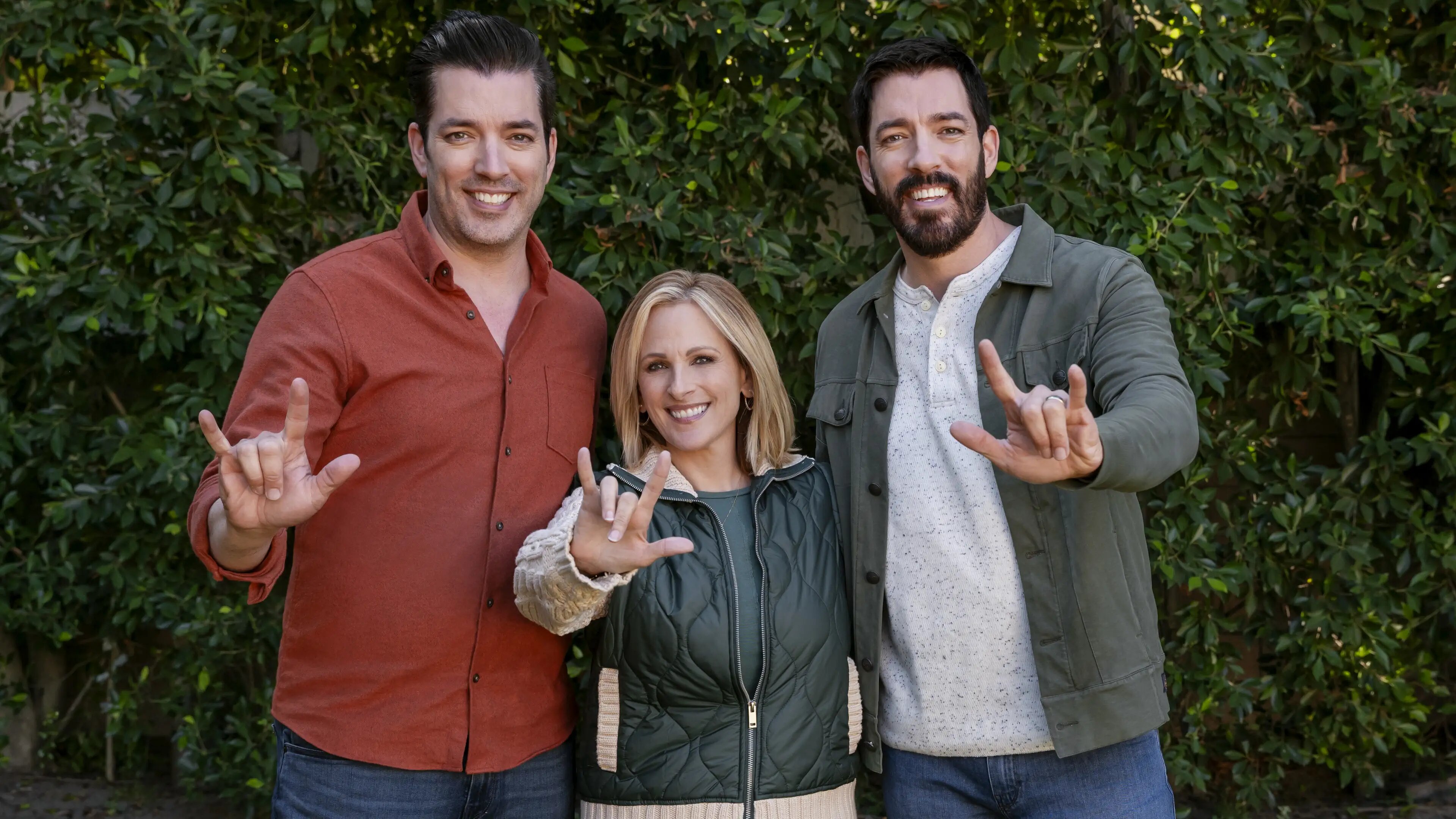 Celebrity IOU S7 E10 – Marlee Matlin Crushes the Backyard