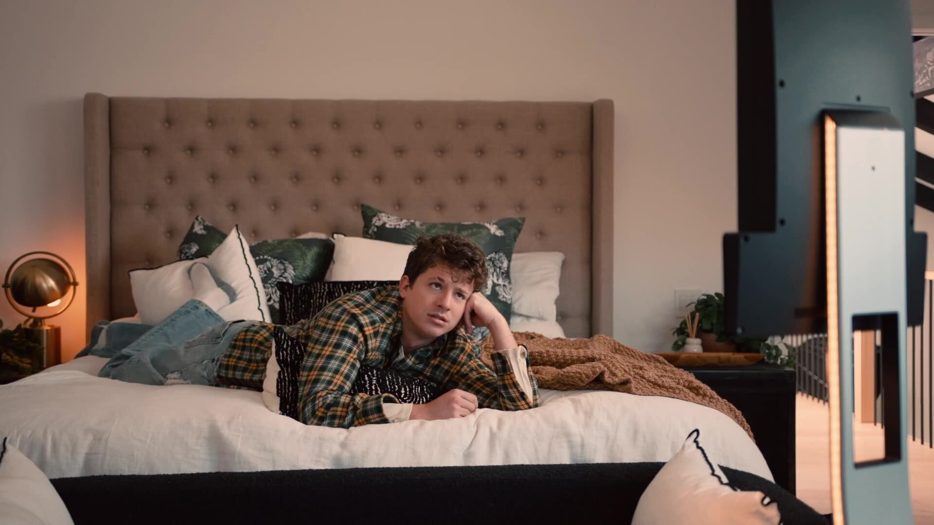 The Charlie Puth Show S1 E02 – Lonely Fans
