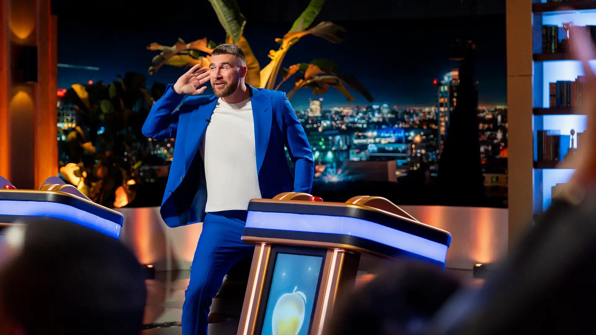 Are You Smarter Than a Celebrity? S1 E16 – Is Spelling a Sport?