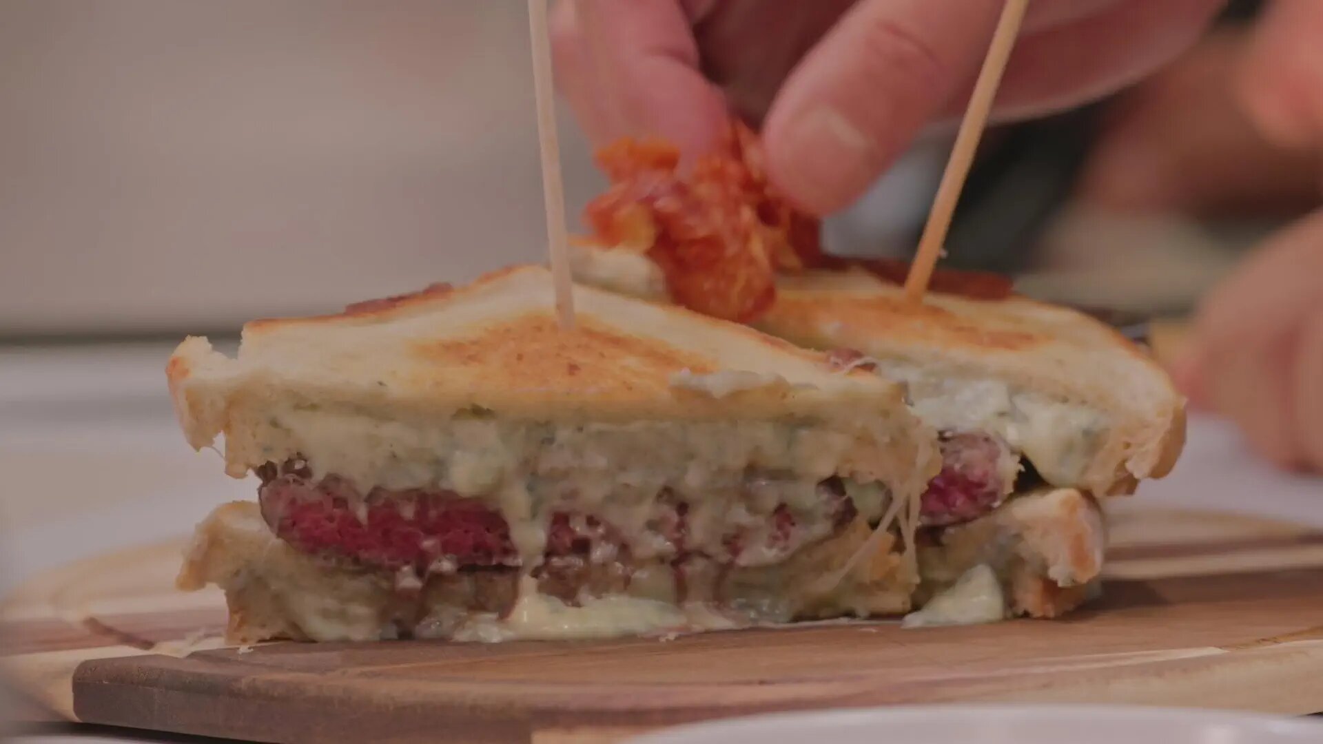 Big Burger Battle S1 E01 – Nice to Meat You!