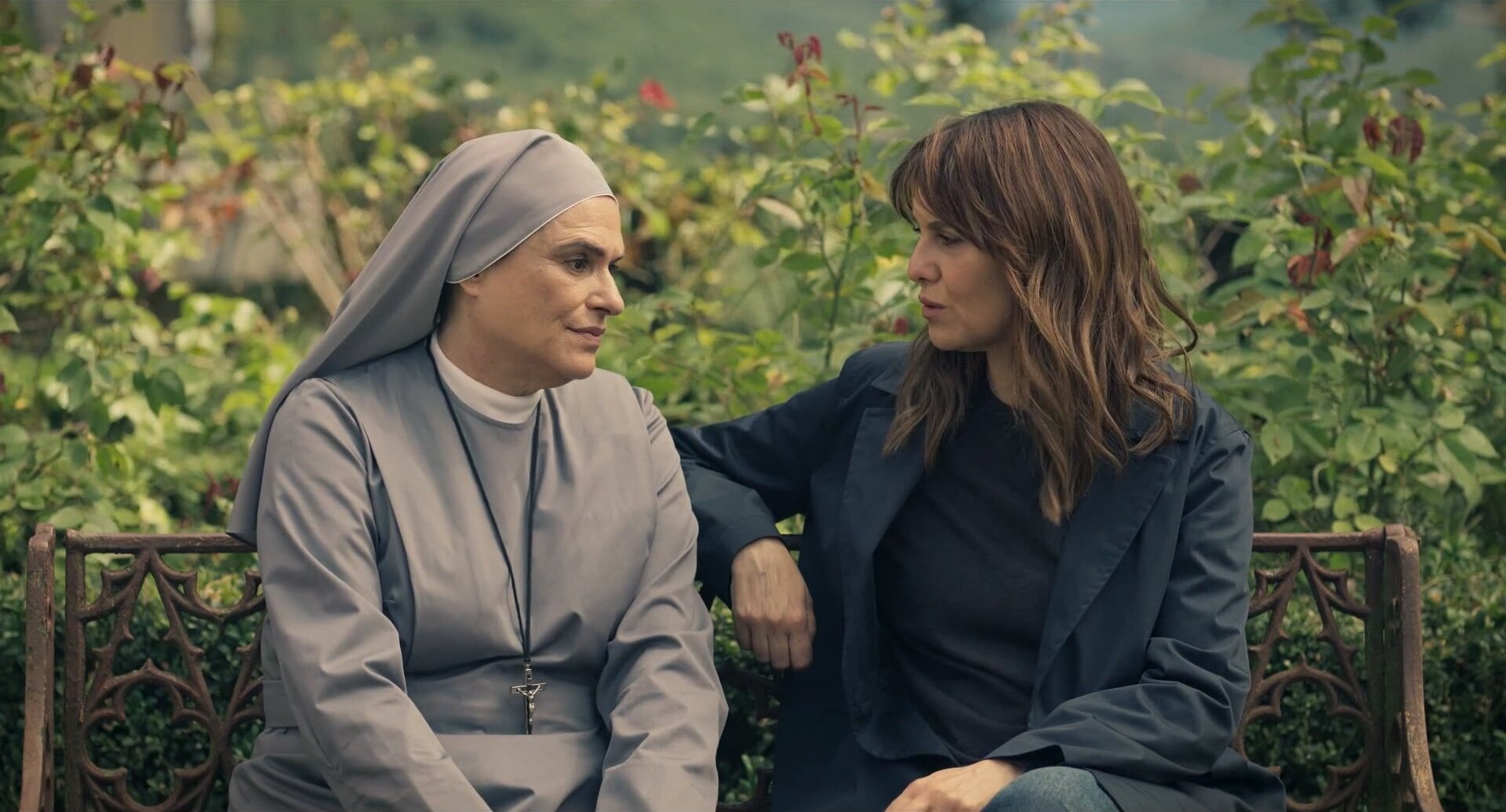 Petra S3 E01 – Il silenzio dei chiostri