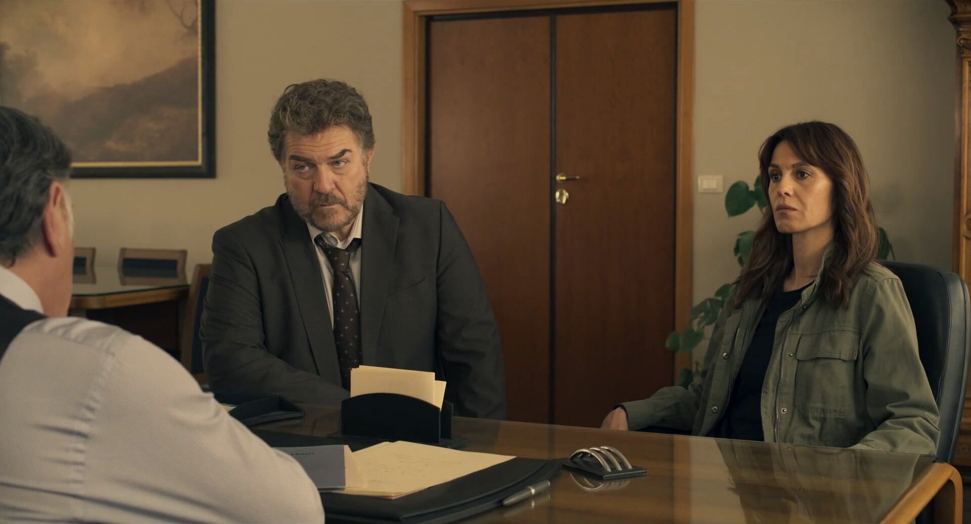 Petra S3 E02 – Gli onori di casa