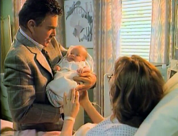 Evening Shade S1 E24 – The Baby Show
