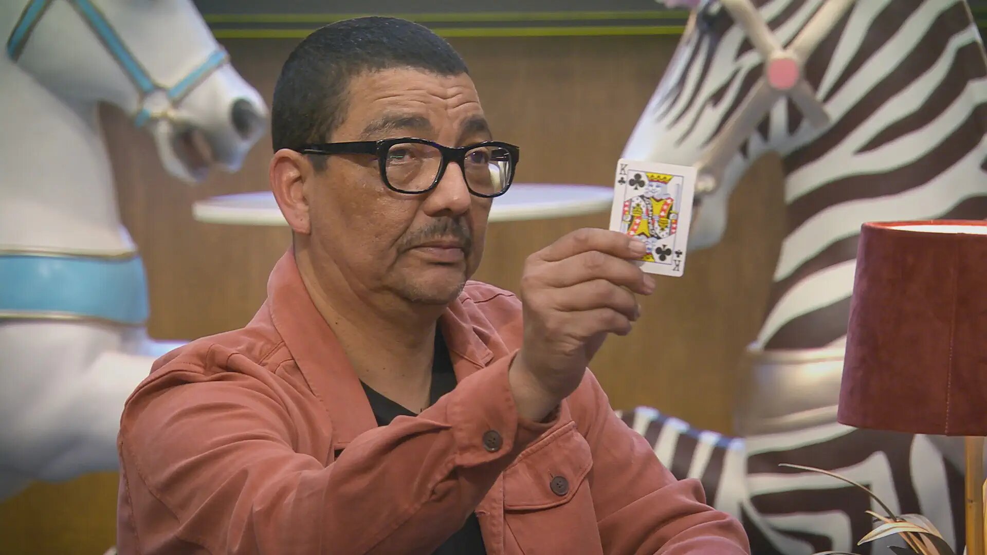 LOL: Last One Laughing S3 E05 – Tante Es laat zien wie de baas is