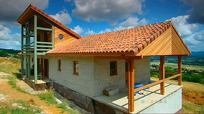 Grand Designs Abroad S1 E02 – Lot, France: House From Straw