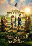 Tordyveln flyger i skymningen